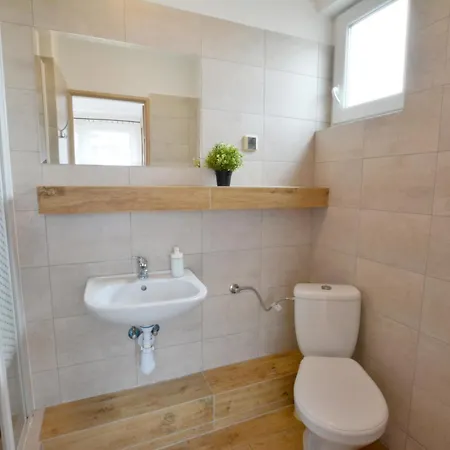 ホームステイ Czarmorza Goscinne ミエルノ