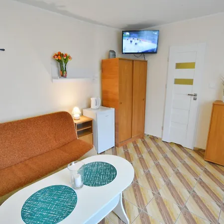 ホームステイ Czarmorza Goscinne ミエルノ